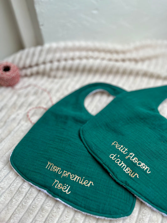 🎄 Bavoir de Noël Personnalisé – Vert Sapin | Cadeau Bébé Fait Main