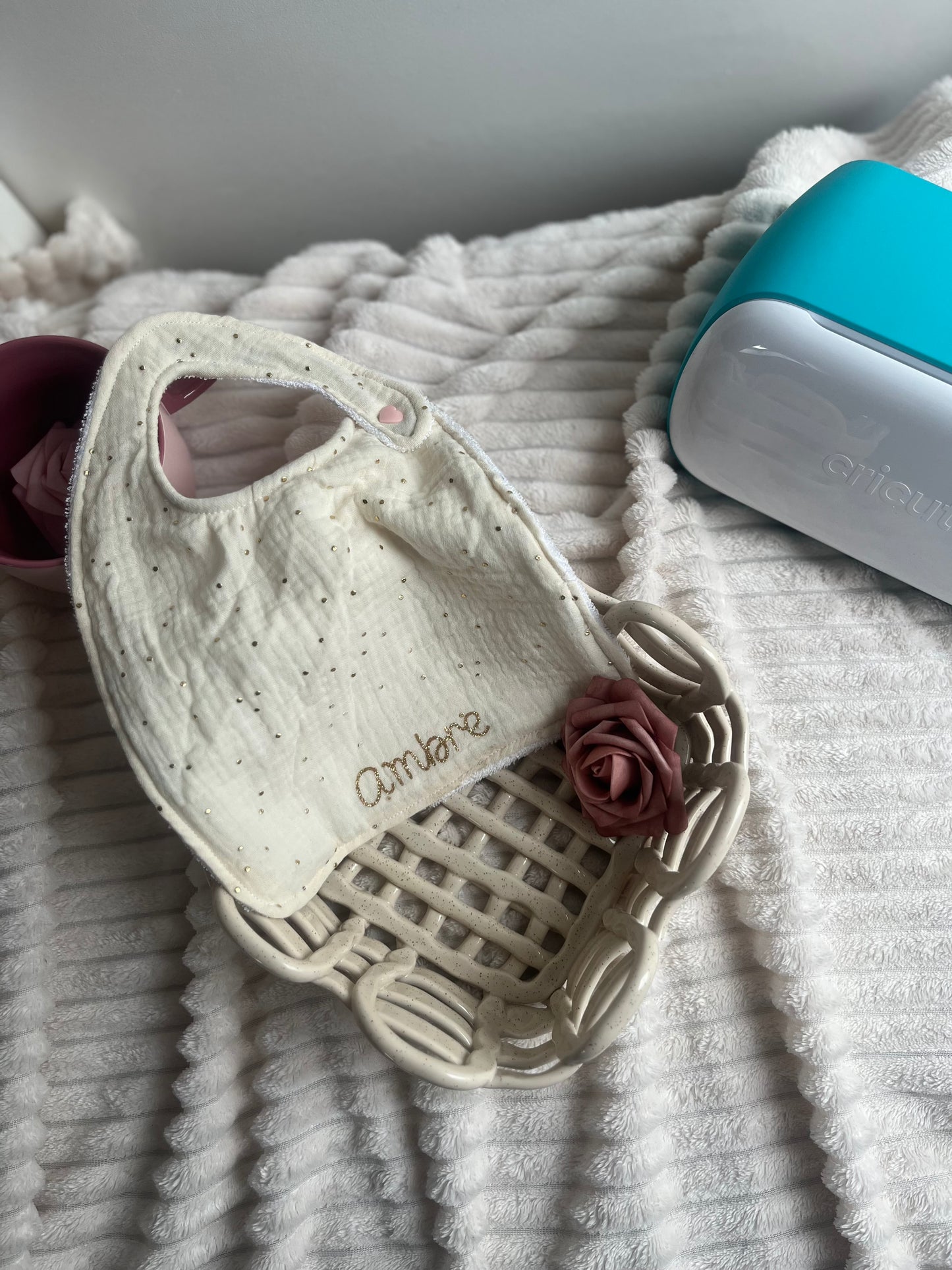 Bavoir bébé personnalisé avec prénom - Cadeau naissance fait main - Accessoire bébé artisanal