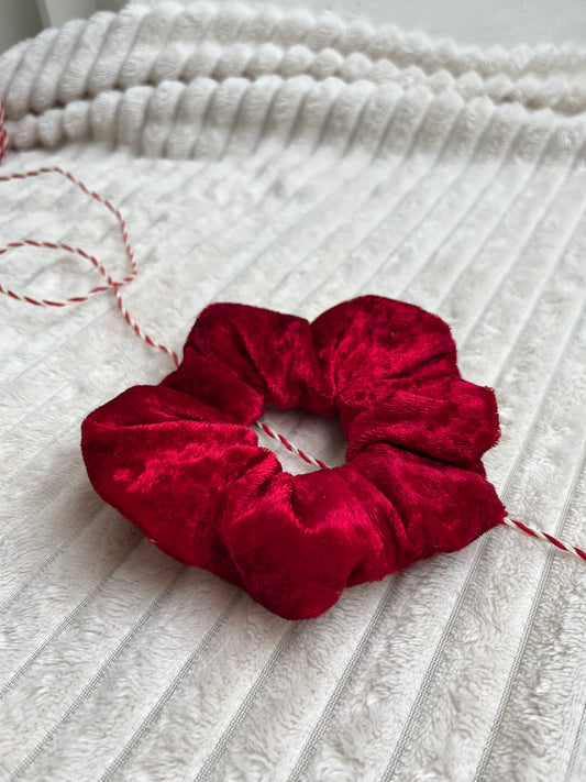 ✨ Chouchou en velours rouge – Accessoire cheveux élégant & festif | Fait main en France ✨