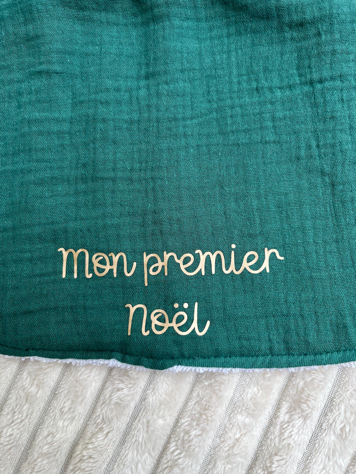 🎄 Bavoir de Noël Personnalisé – Vert Sapin | Cadeau Bébé Fait Main
